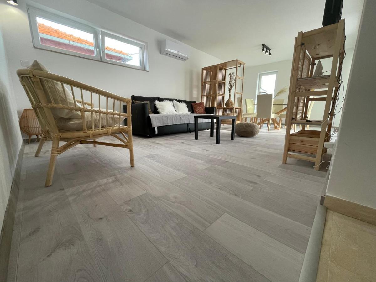 יזרה Vila Regina Apartment Regina With Swimming Pool מראה חיצוני תמונה