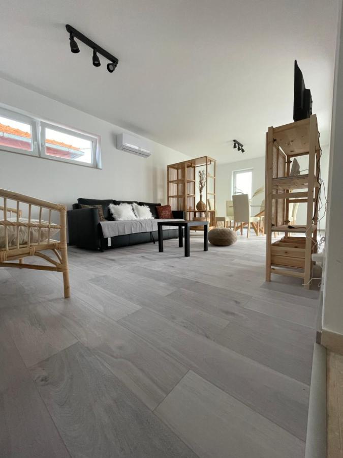 יזרה Vila Regina Apartment Regina With Swimming Pool מראה חיצוני תמונה